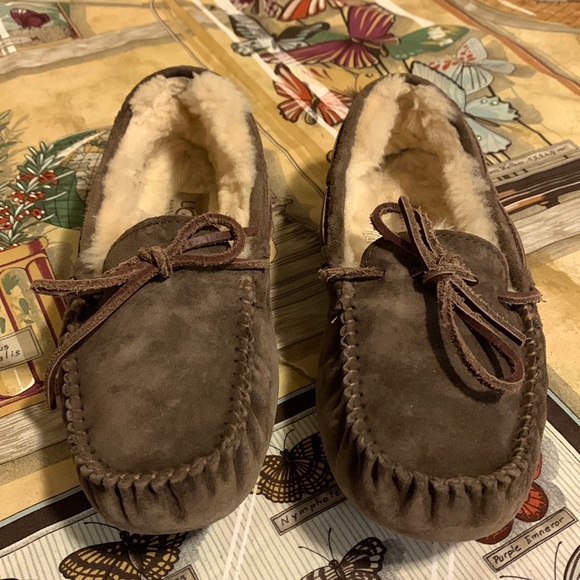 Ugg Australia  Ansley Women's Slippers US 6 Dolphin Sheepskin Moccasin. Used. - Picture 2 of 12